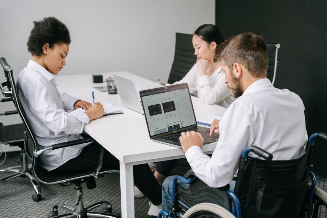 Les bénéfices des logiciels d’affichage en entreprise pour optimiser la communication interne